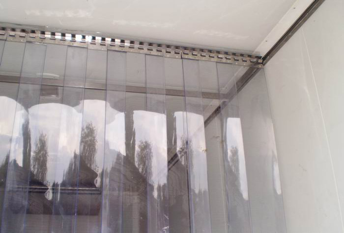 Полосная штора из прозрачного пластика