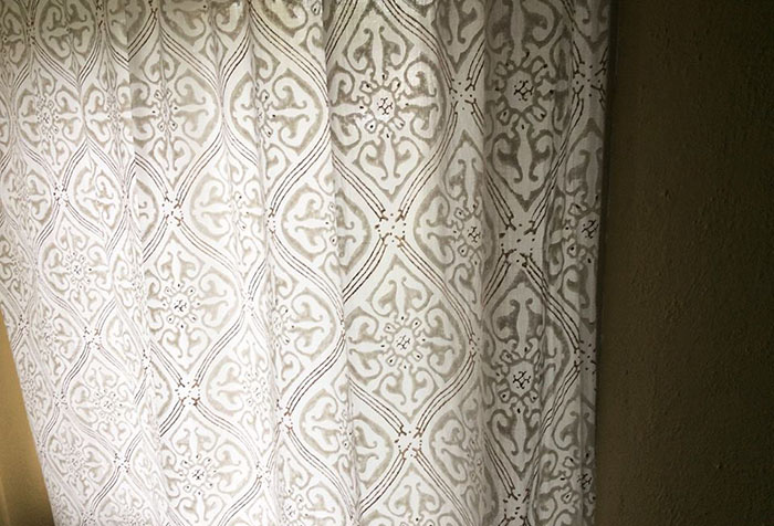 Классическая штора из натуральной ткани